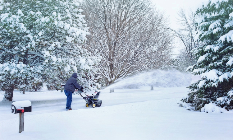 Chicago’s Unique Winter Climate: Choosing the Right Snow Removal Tools
